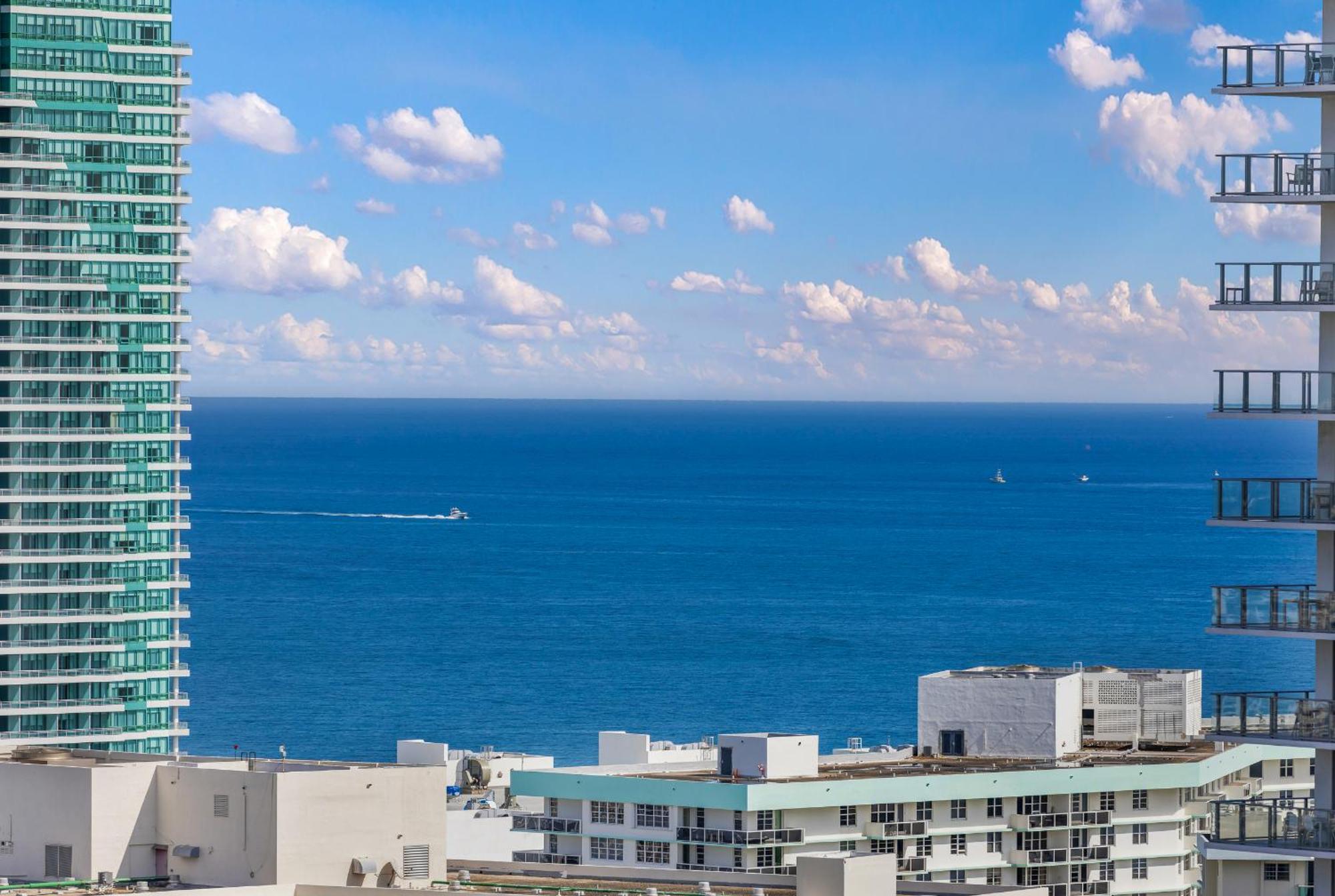 Resort-Style Living With Direct Ocean Views - 3Br Beauty Hallandale Beach Exterior photo