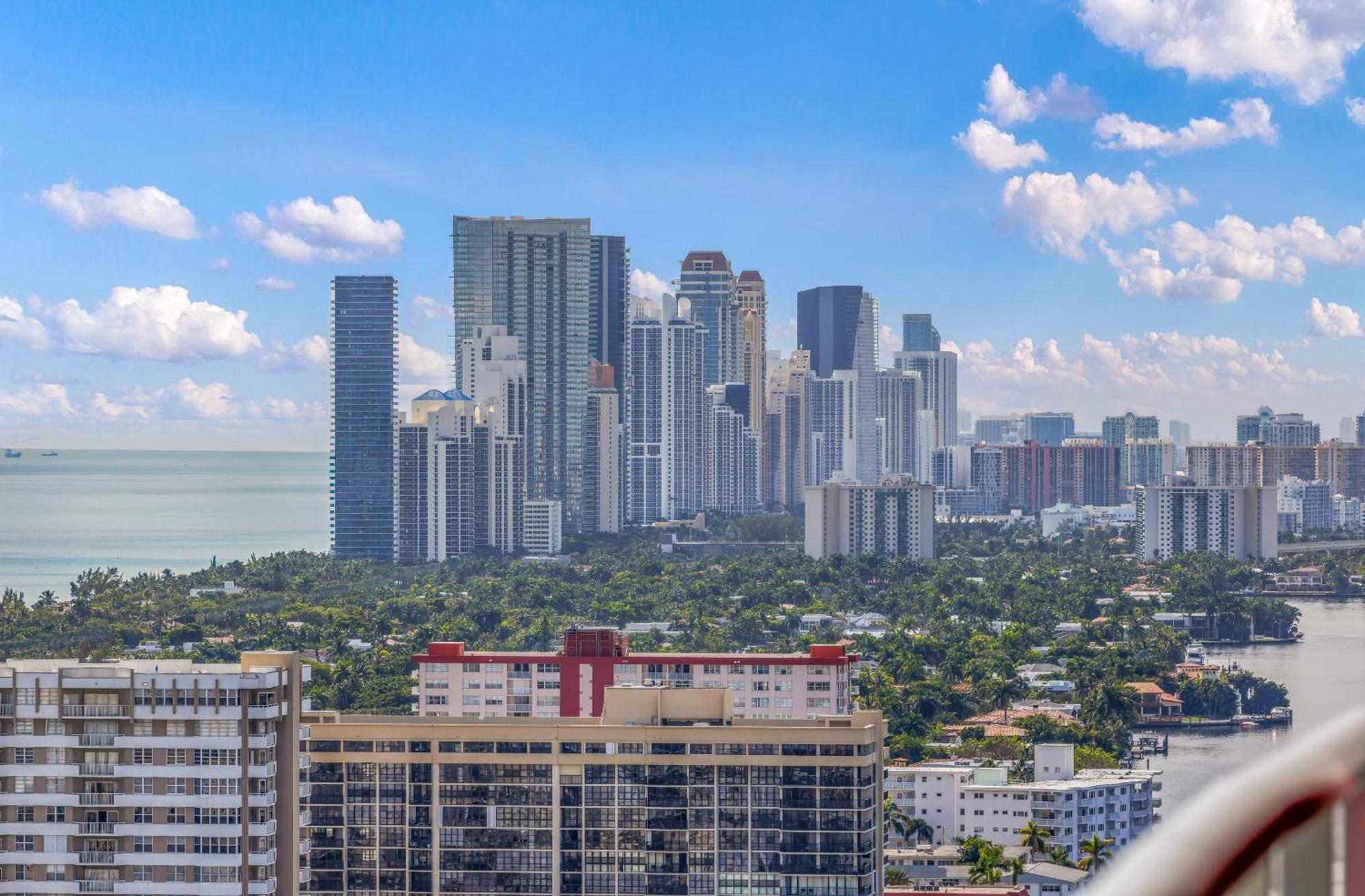 Resort-Style Living With Direct Ocean Views - 3Br Beauty Hallandale Beach Exterior photo