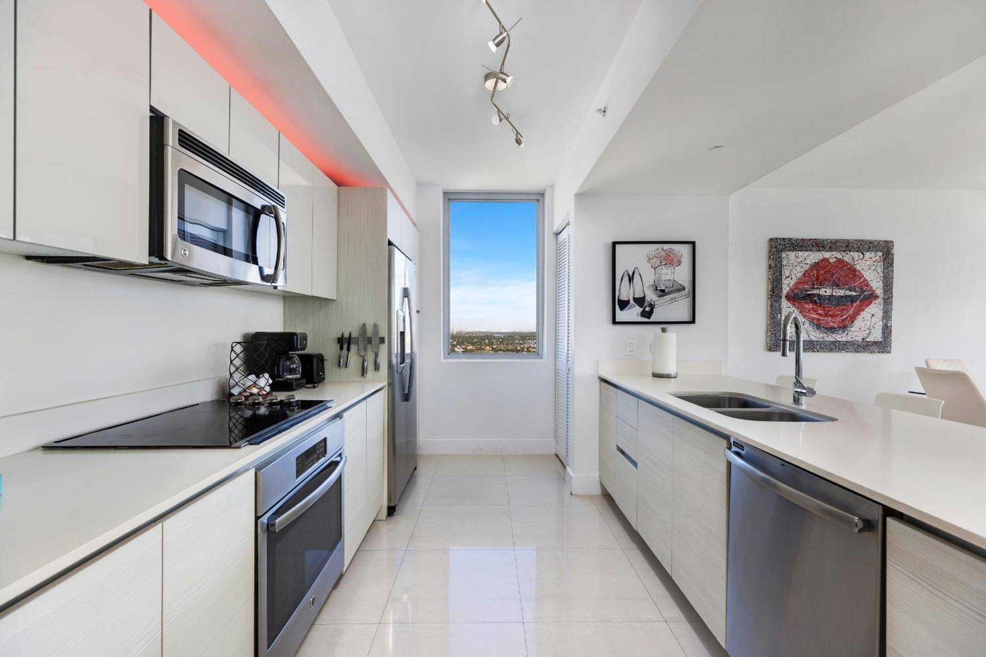 Resort-Style Living With Direct Ocean Views - 3Br Beauty Hallandale Beach Exterior photo