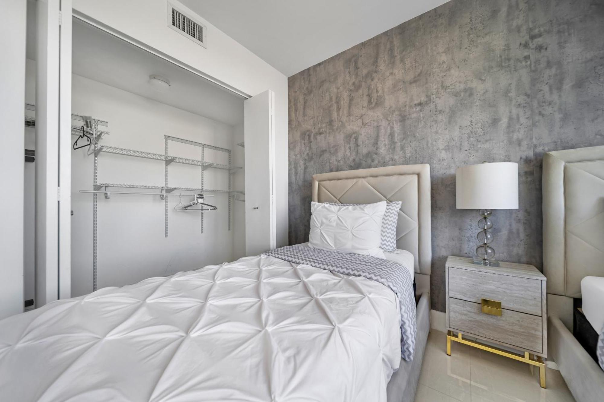 Resort-Style Living With Direct Ocean Views - 3Br Beauty Hallandale Beach Exterior photo