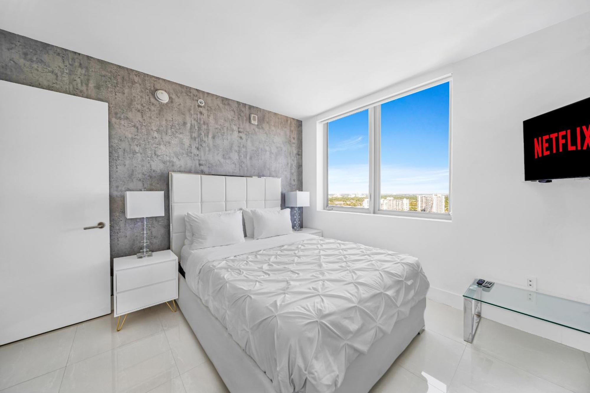 Resort-Style Living With Direct Ocean Views - 3Br Beauty Hallandale Beach Exterior photo