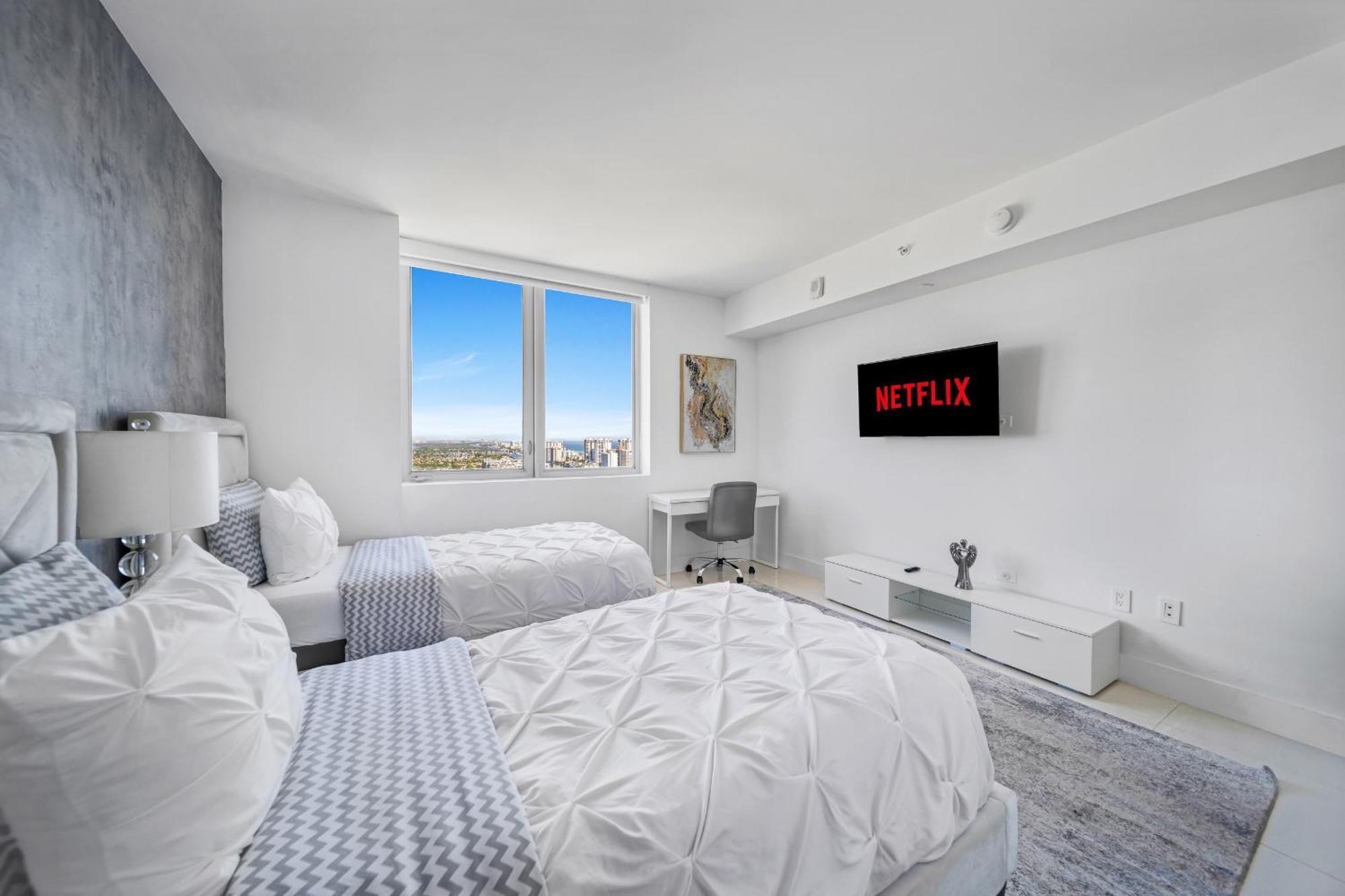 Resort-Style Living With Direct Ocean Views - 3Br Beauty Hallandale Beach Exterior photo