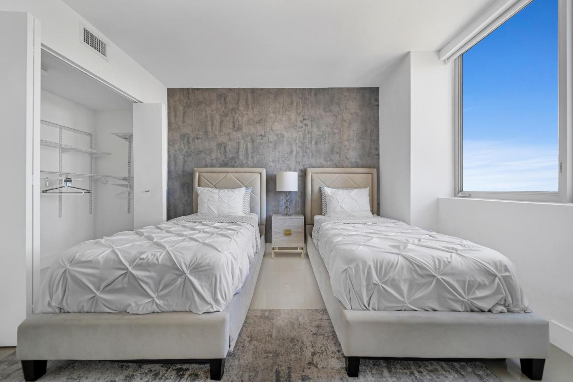 Resort-Style Living With Direct Ocean Views - 3Br Beauty Hallandale Beach Exterior photo