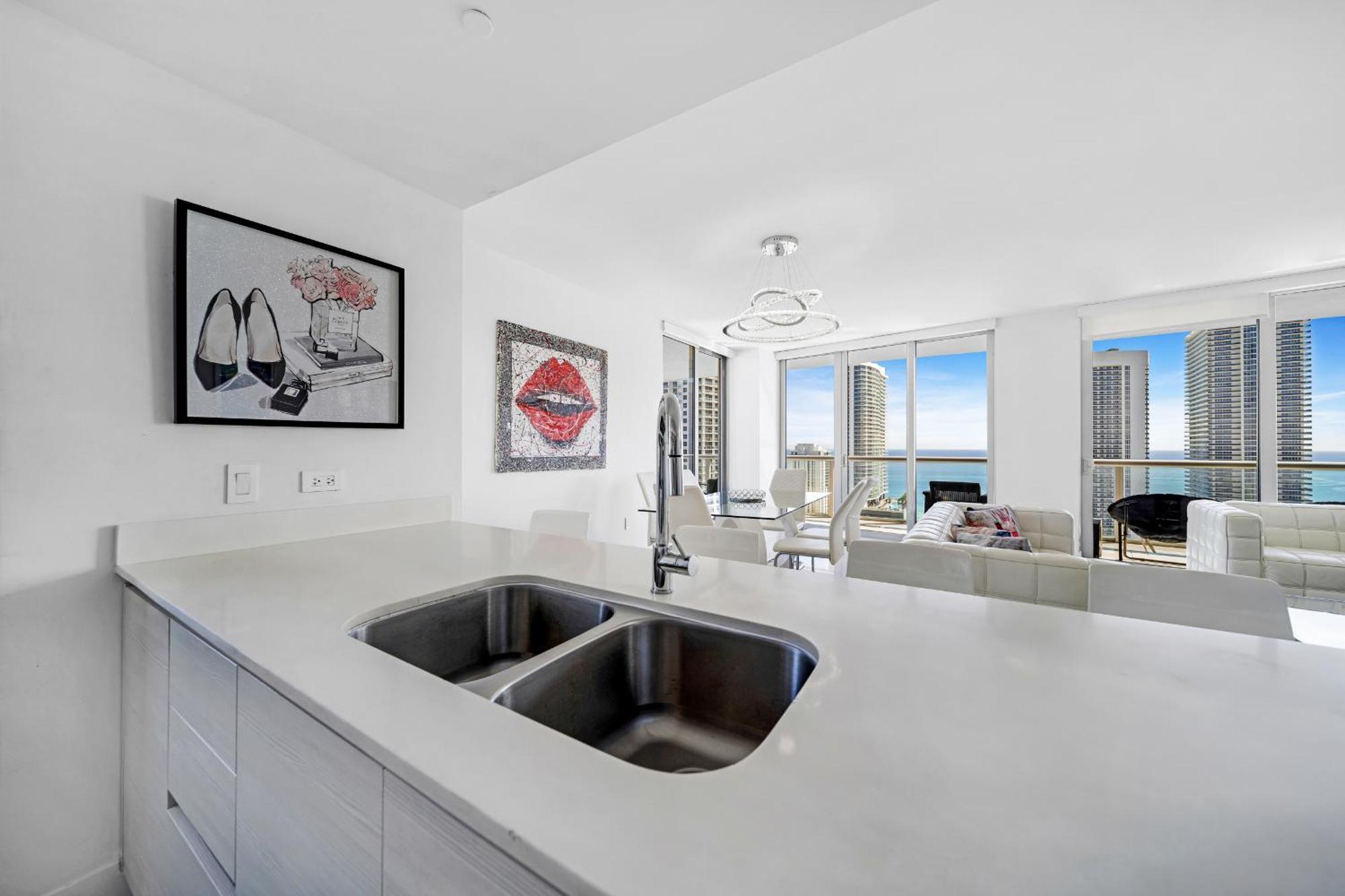 Resort-Style Living With Direct Ocean Views - 3Br Beauty Hallandale Beach Exterior photo
