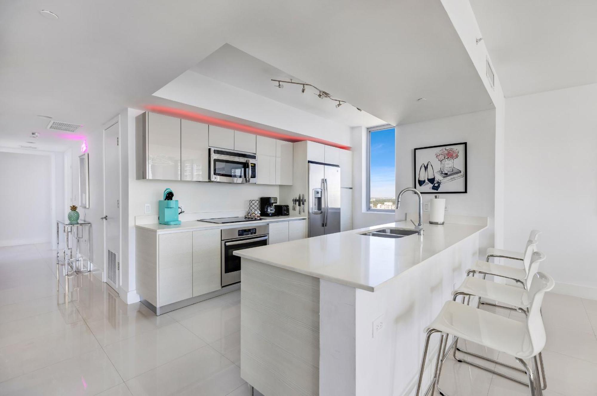 Resort-Style Living With Direct Ocean Views - 3Br Beauty Hallandale Beach Exterior photo