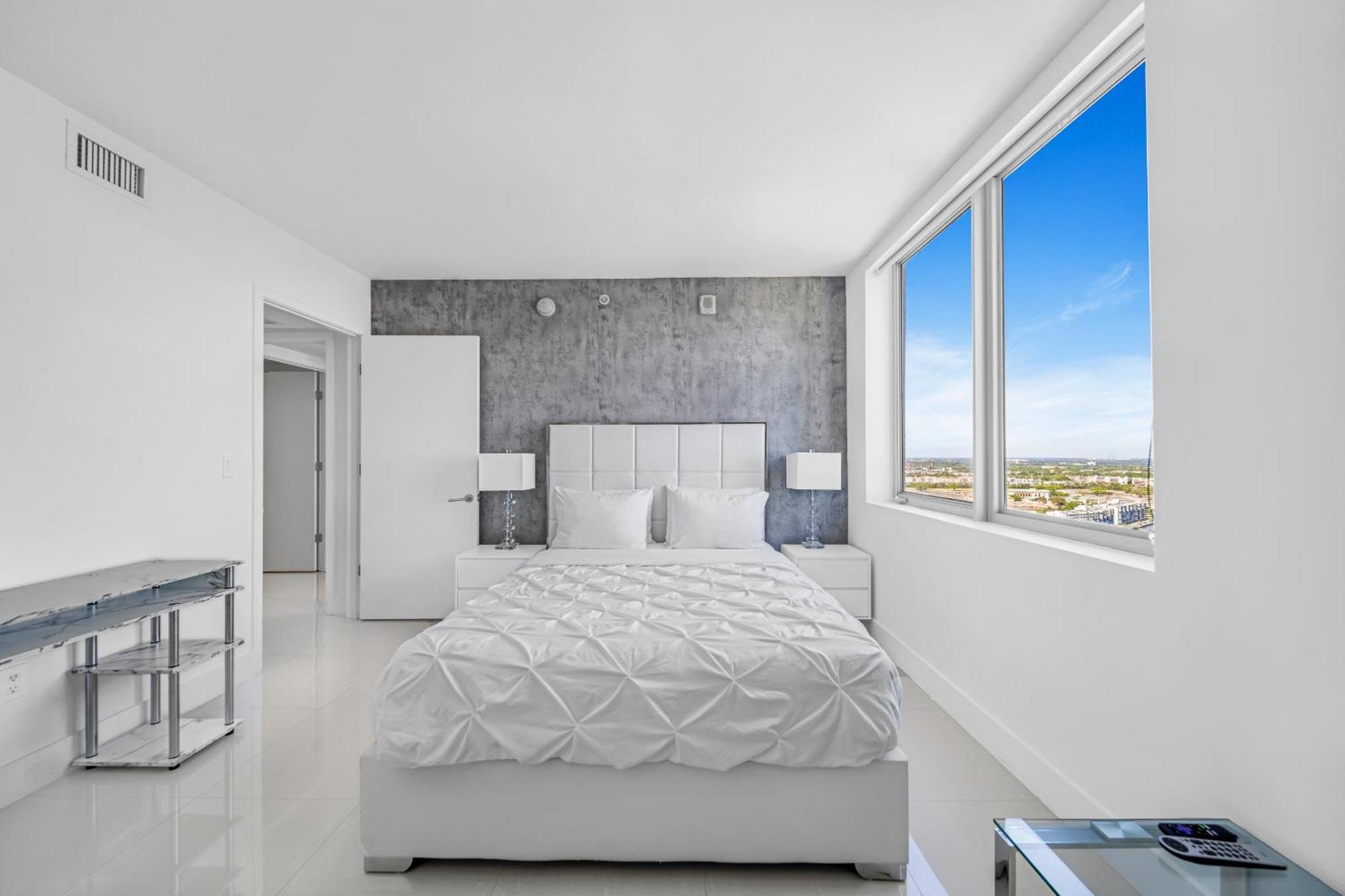 Resort-Style Living With Direct Ocean Views - 3Br Beauty Hallandale Beach Exterior photo