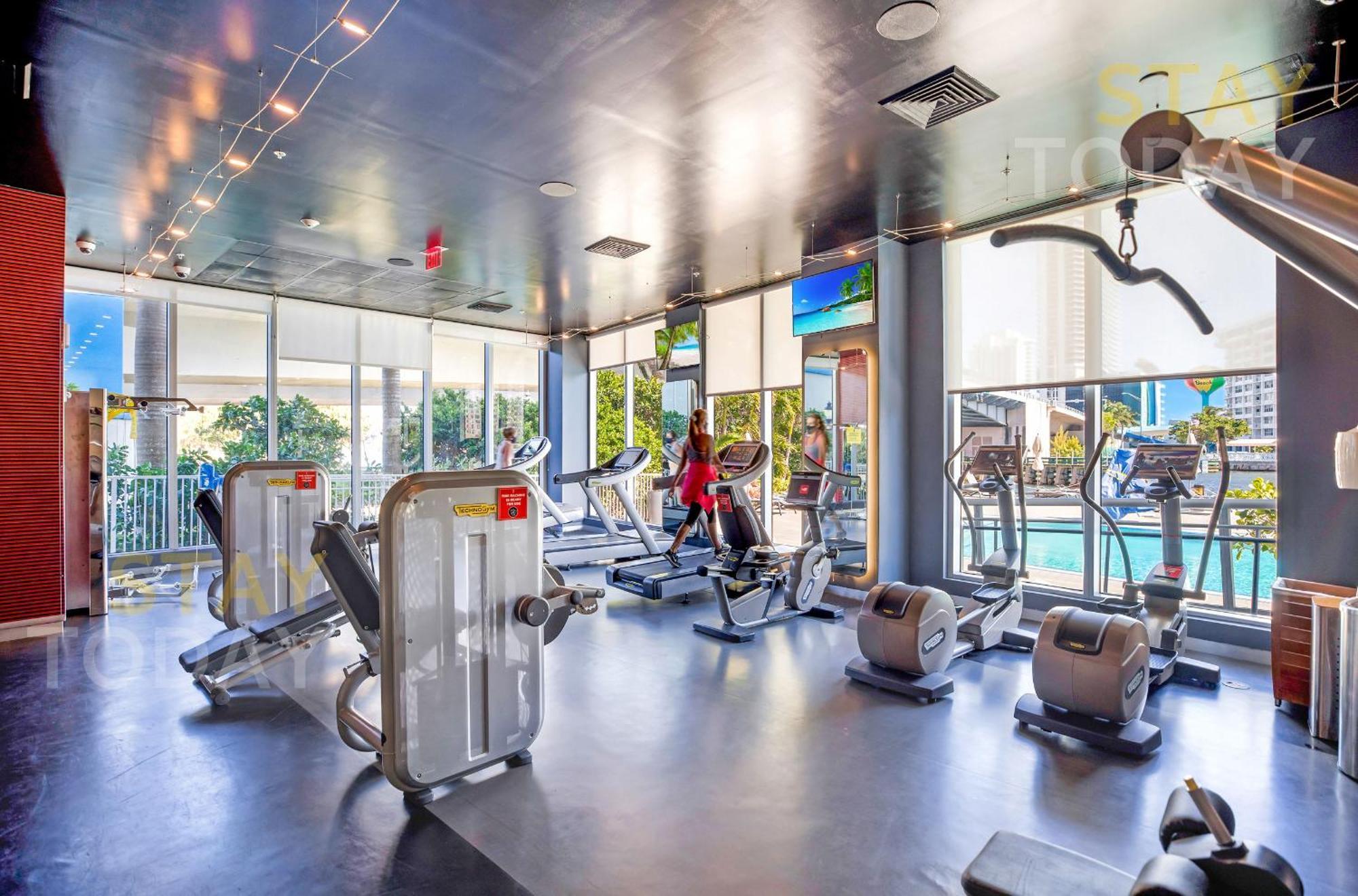 Resort-Style Living With Direct Ocean Views - 3Br Beauty Hallandale Beach Exterior photo